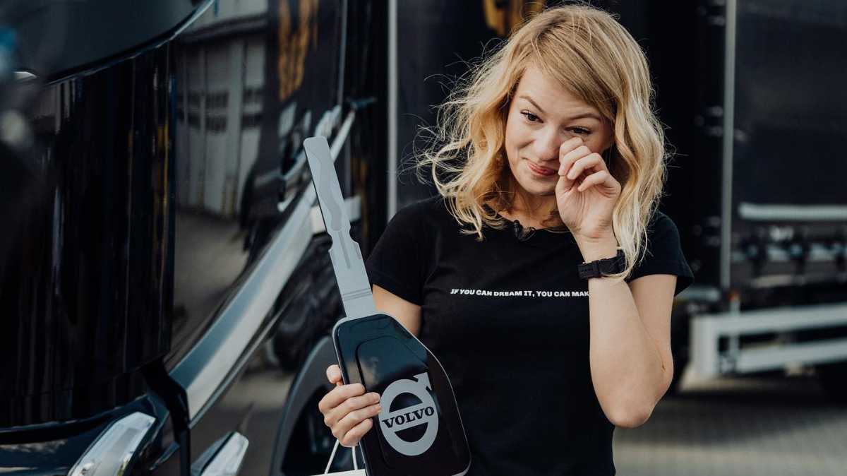 Top 5 Most Beautiful Female Truck Drivers in the World